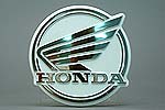 Afbeelding van Embleem Honda C50 Wing wit, chroom orig.