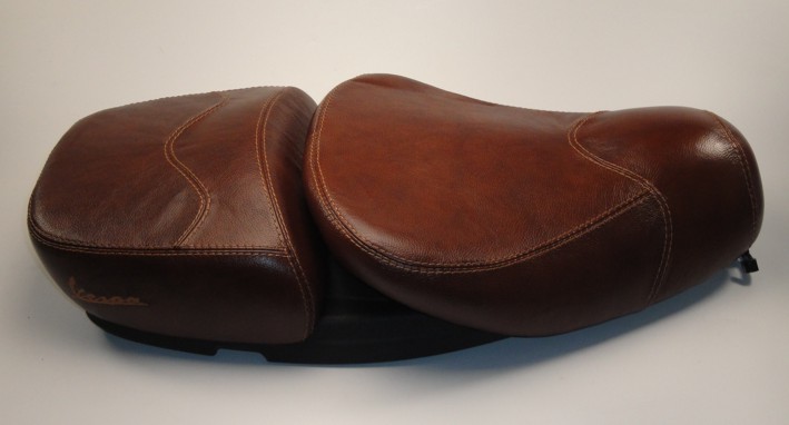 Picture of Seat assy Vespa LXV brown 