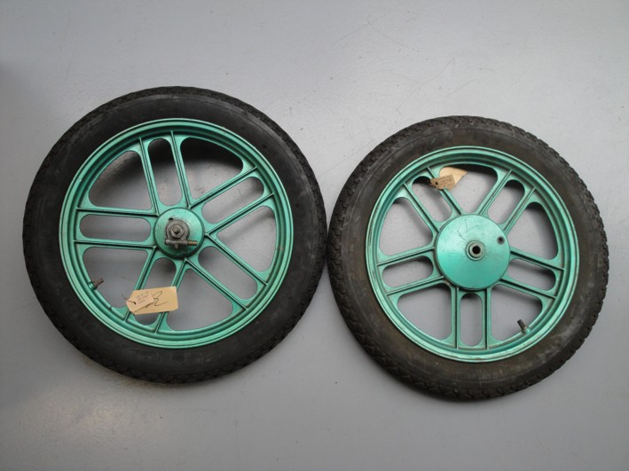 Picture of wheel set vespa bravo green
