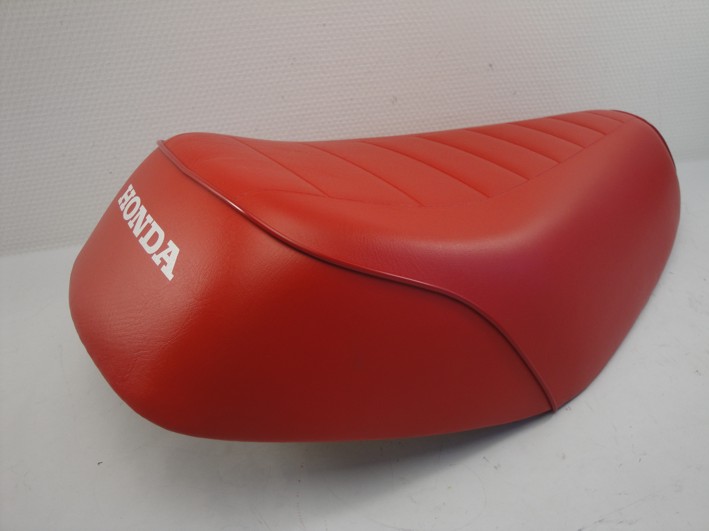 Picture of Seat assy red Honda Vision50 old type