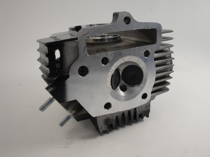 Picture of Cylinderhead 125cc black Skyteam complet
